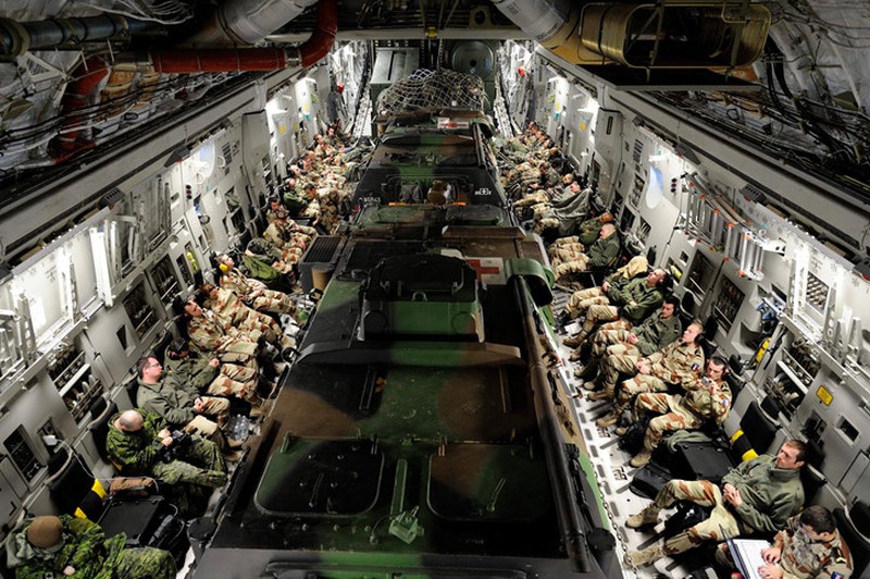 C-17 - Máy bay vận tải khủng chuyên phục vụ Tổng thống Mỹ - ảnh 5