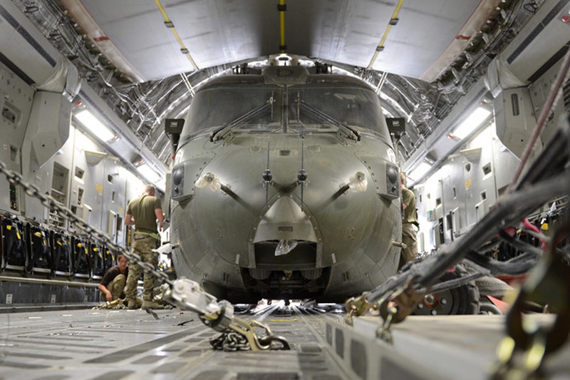 C-17 - Máy bay vận tải khủng chuyên phục vụ Tổng thống Mỹ - ảnh 6