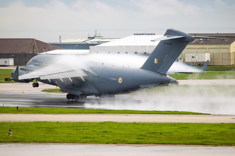 C-17 - Máy bay vận tải khủng chuyên phục vụ Tổng thống Mỹ - ảnh 9