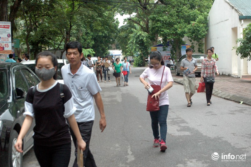Vắng vẻ ngày đầu đăng ký xét tuyển ĐH, CĐ nguyện vọng 1 - ảnh 5