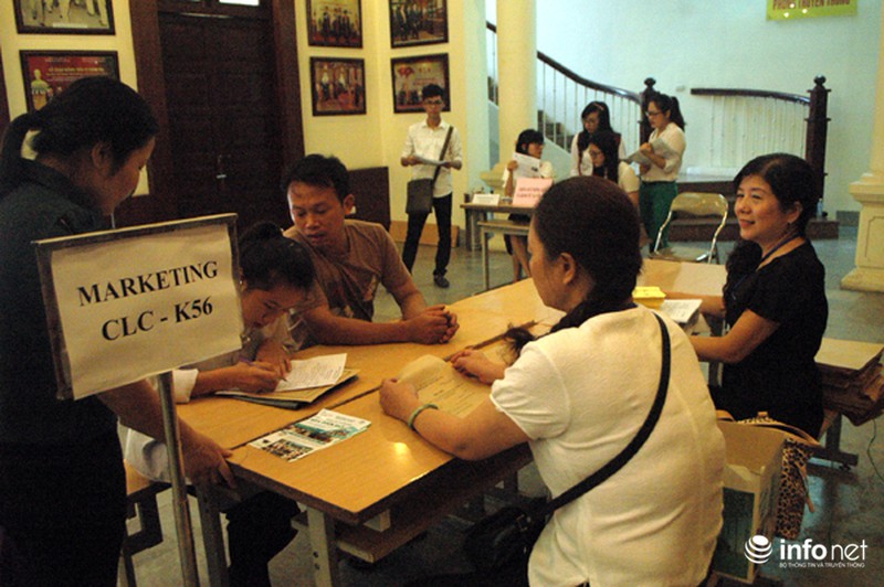 Vắng vẻ ngày đầu đăng ký xét tuyển ĐH, CĐ nguyện vọng 1 - ảnh 6