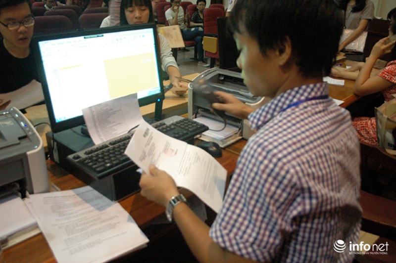 Vắng vẻ ngày đầu đăng ký xét tuyển ĐH, CĐ nguyện vọng 1 - ảnh 8