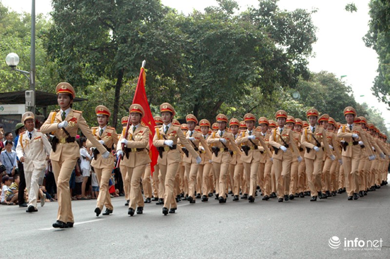 Những bóng hồng chắc tay súng diễu binh, diễu hành chào mừng Quốc khánh - ảnh 7