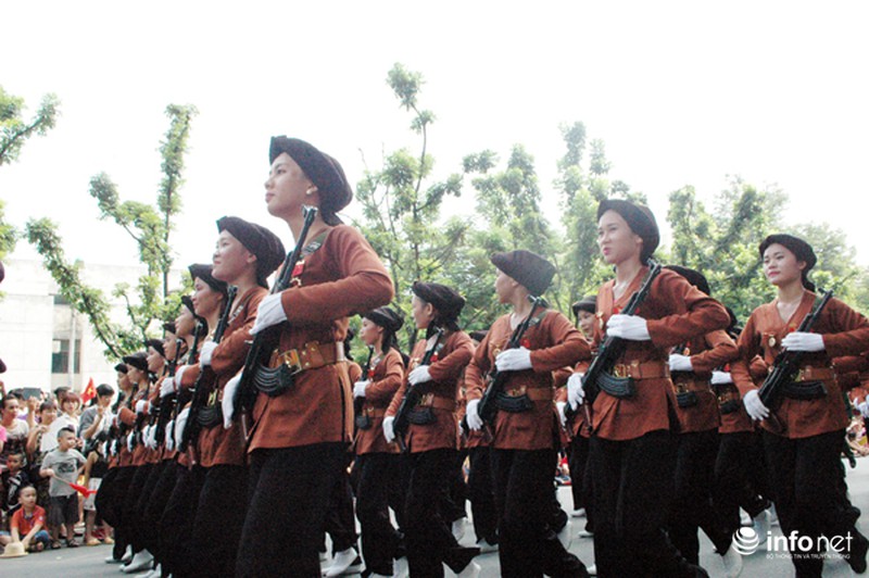 Những bóng hồng chắc tay súng diễu binh, diễu hành chào mừng Quốc khánh - ảnh 10