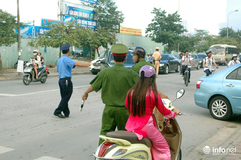 Ngắm “cậu ấm, cô chiêu” cưỡi xế hộp đi khai giảng - ảnh 11