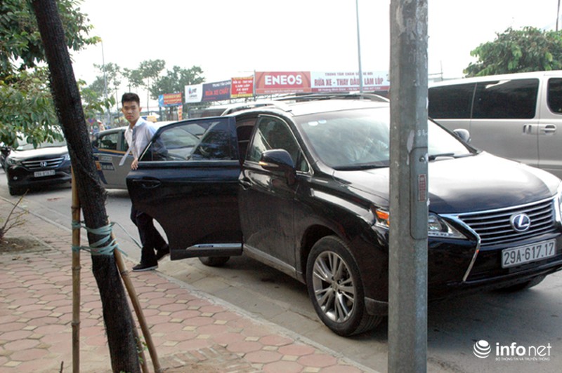 Ngắm “cậu ấm, cô chiêu” cưỡi xế hộp đi khai giảng - ảnh 4