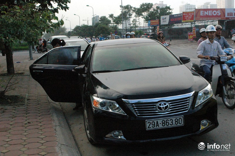 Ngắm “cậu ấm, cô chiêu” cưỡi xế hộp đi khai giảng - ảnh 5