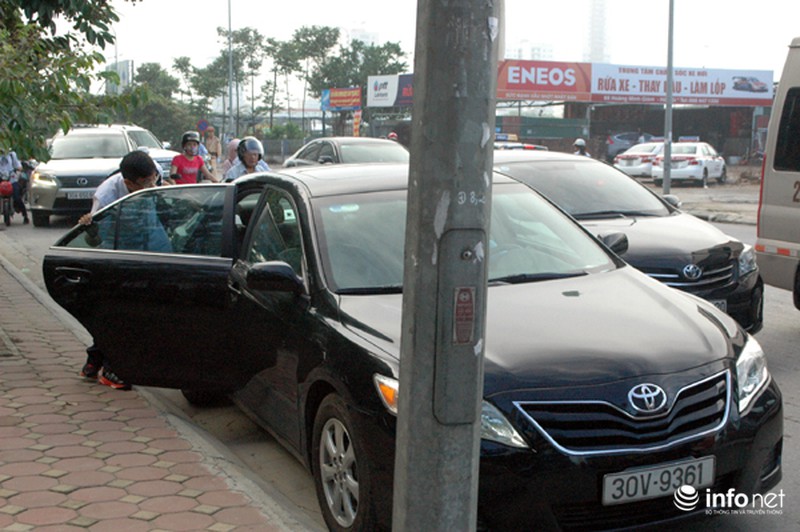 Ngắm “cậu ấm, cô chiêu” cưỡi xế hộp đi khai giảng - ảnh 7