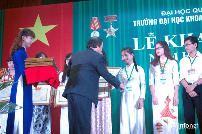 Chia sẻ đầy ý nghĩa của PTT Vũ Đức Đam trong lễ khai giảng trường ĐH KHXH&NV - ảnh 10