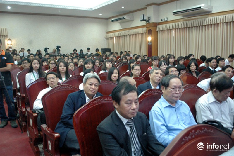 Chia sẻ đầy ý nghĩa của PTT Vũ Đức Đam trong lễ khai giảng trường ĐH KHXH&NV - ảnh 13