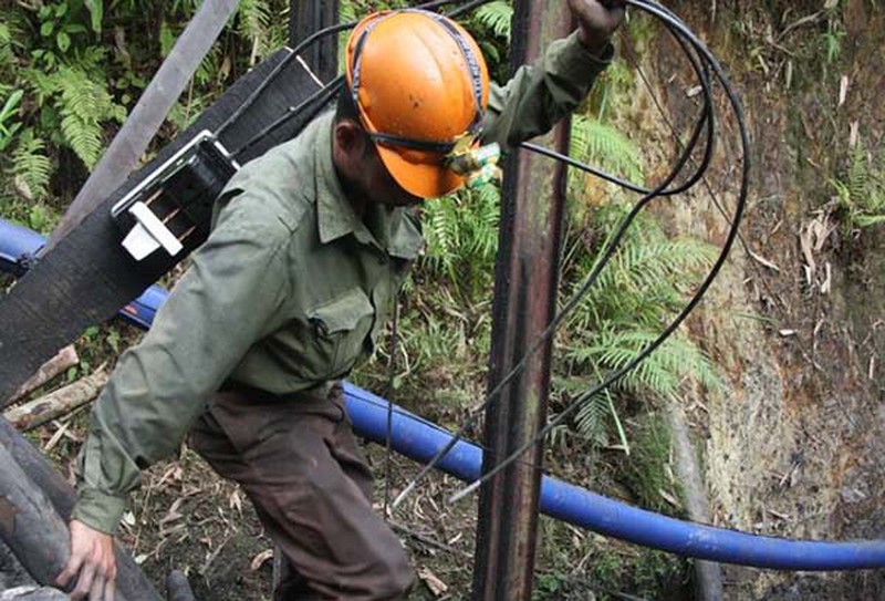 Huy động 200 người tìm kiếm nạn nhân mắc kẹt trong lò than ở Hòa Bình - ảnh 12