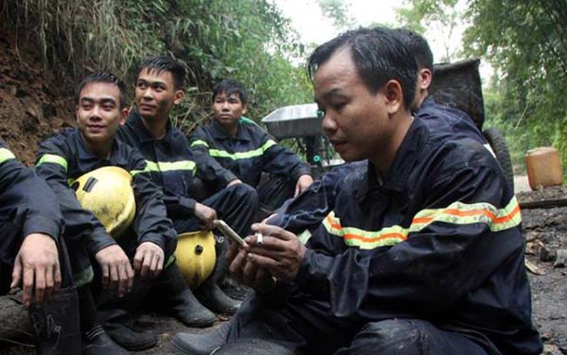 Huy động 200 người tìm kiếm nạn nhân mắc kẹt trong lò than ở Hòa Bình - ảnh 13