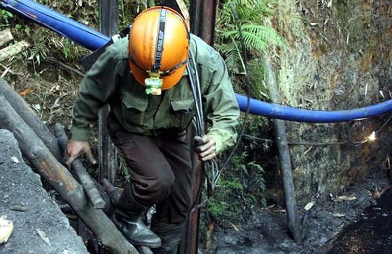 Huy động 200 người tìm kiếm nạn nhân mắc kẹt trong lò than ở Hòa Bình - ảnh 4