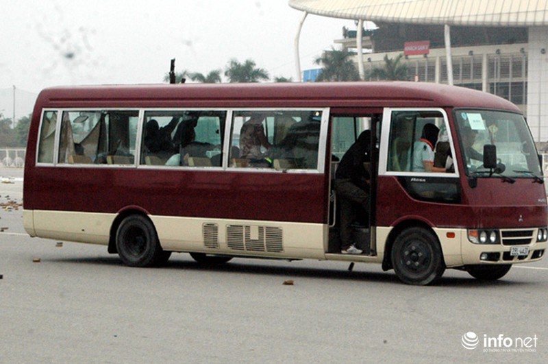 Xem lực lượng CA triển khai diễn tập chống bạo động bảo vệ Đại hội Đảng - ảnh 16