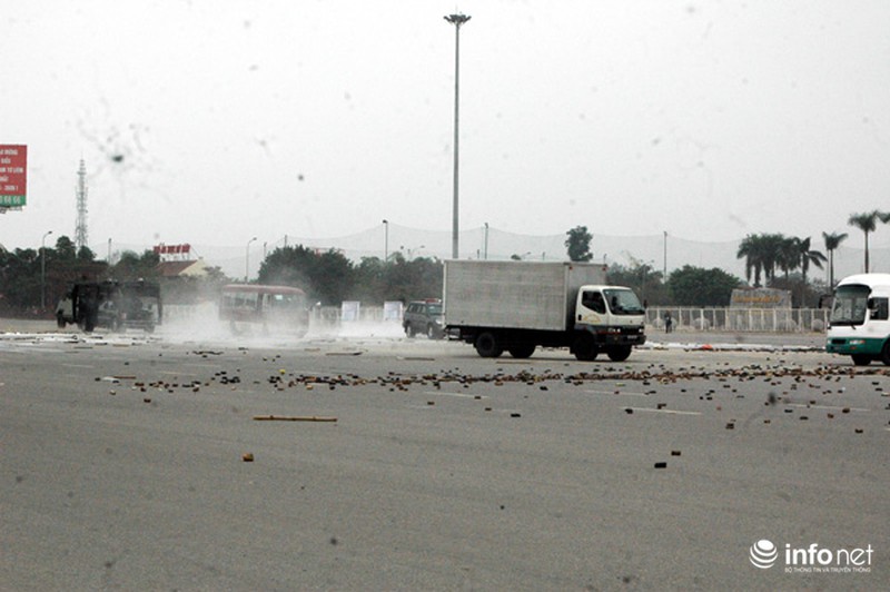 Xem lực lượng CA triển khai diễn tập chống bạo động bảo vệ Đại hội Đảng - ảnh 20