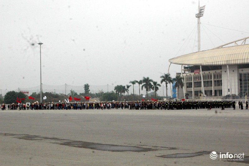 Xem lực lượng CA triển khai diễn tập chống bạo động bảo vệ Đại hội Đảng - ảnh 6