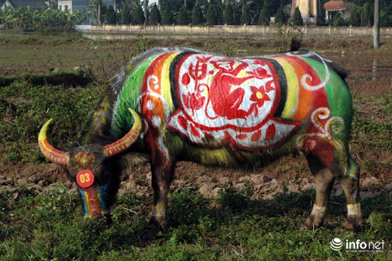 Trâu cày Tịch Điền trang trí hình chú khỉ “đi mây về gió” - ảnh 1