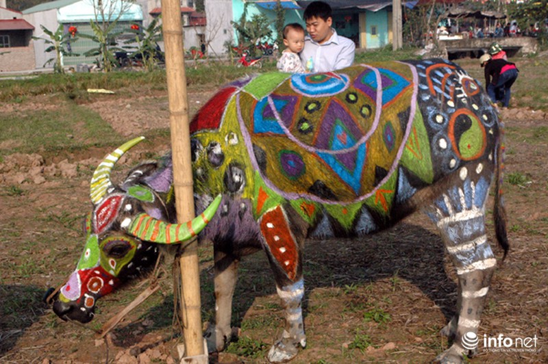 Trâu cày Tịch Điền trang trí hình chú khỉ “đi mây về gió” - ảnh 2