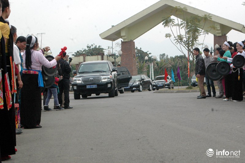 Chủ tịch nước thăm Làng văn hóa – du lịch các dân tộc Việt Nam - ảnh 1