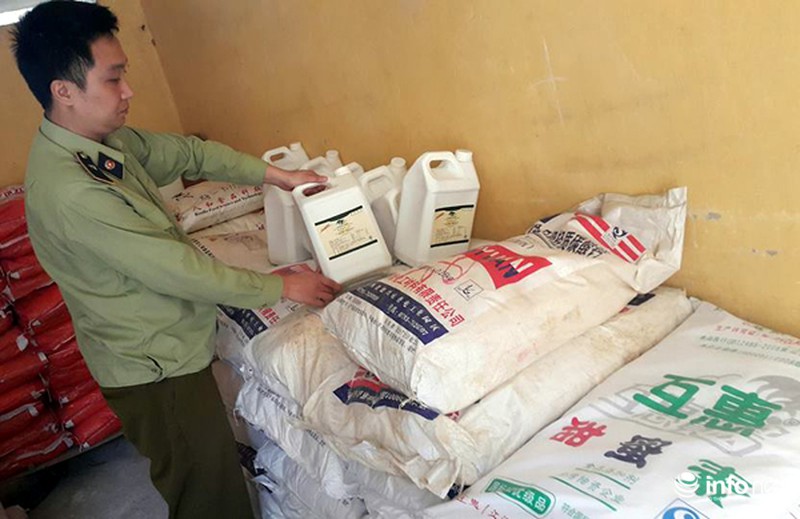 Phát hiện hơn 4 tấn phụ gia thực phẩm Trung Quốc làm bim bim - ảnh 2