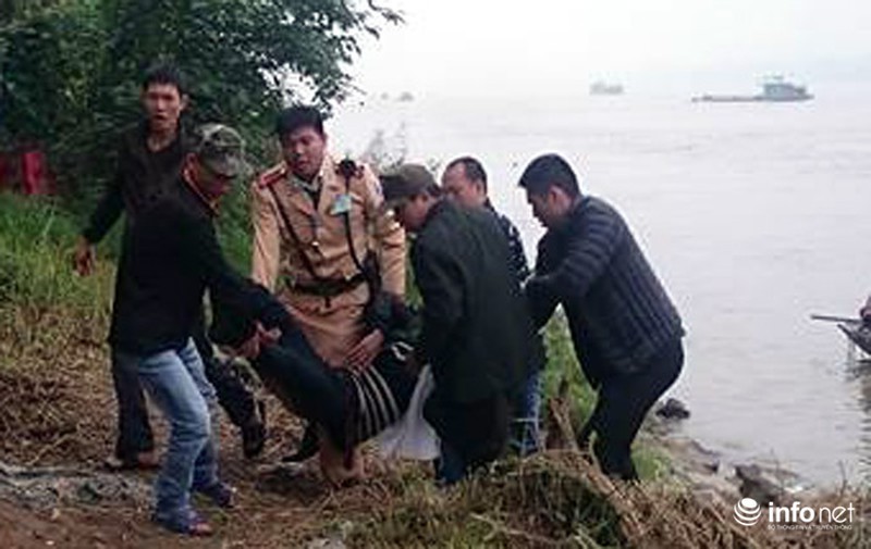 Nam thanh niên nhảy cầu Chương Dương được CSGT Thủ đô cứu sống - ảnh 3