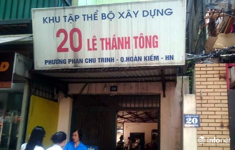 Lửa và khói bùng phát ở khu tập thể Bộ Xây dựng lúc giữa trưa - ảnh 1