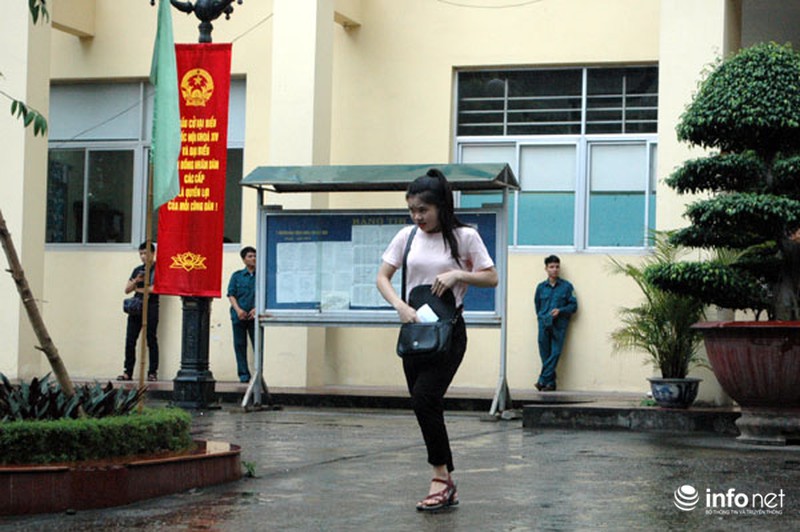 Cử tri Thủ đô “đội mưa” đi bỏ phiếu bầu cử - ảnh 14