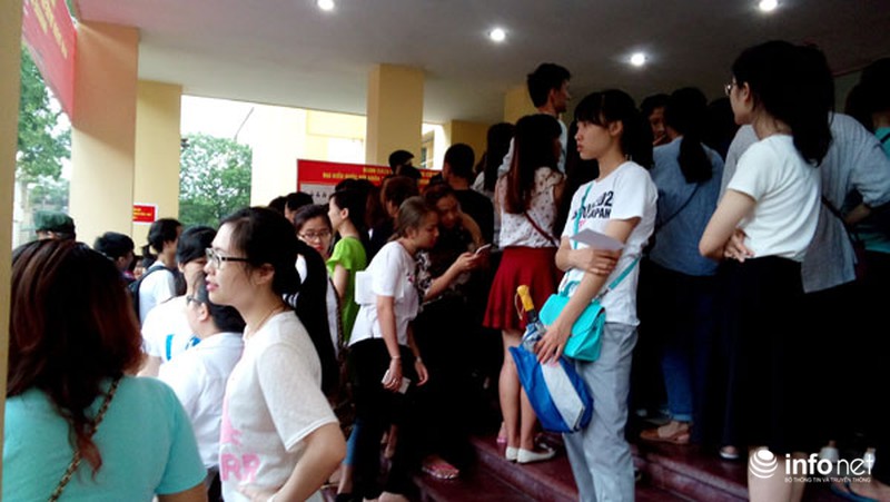 Cử tri Thủ đô “đội mưa” đi bỏ phiếu bầu cử - ảnh 17