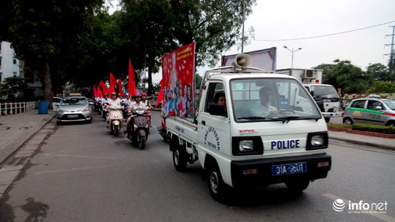 Cử tri Thủ đô “đội mưa” đi bỏ phiếu bầu cử - ảnh 1