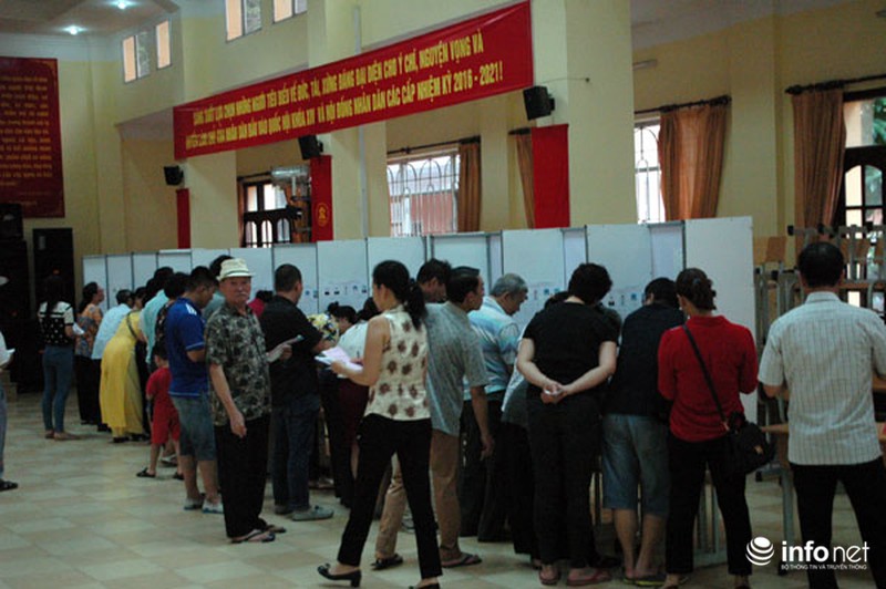 Cử tri Thủ đô “đội mưa” đi bỏ phiếu bầu cử - ảnh 6