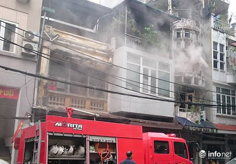 Hà Nội: Cháy ngôi nhà cạnh trụ sở công an phường - ảnh 2
