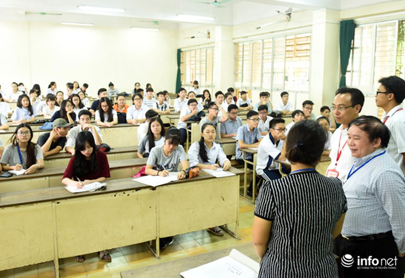 Thứ trưởng Bộ GD&ĐT động viên thí sinh tại phòng thi THPT Quốc gia - ảnh 10