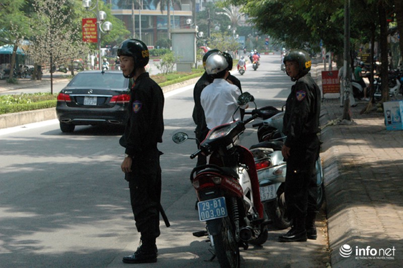 Ngày đầu CSCĐ Thủ đô xử lý vi phạm của người tham gia giao thông - ảnh 5