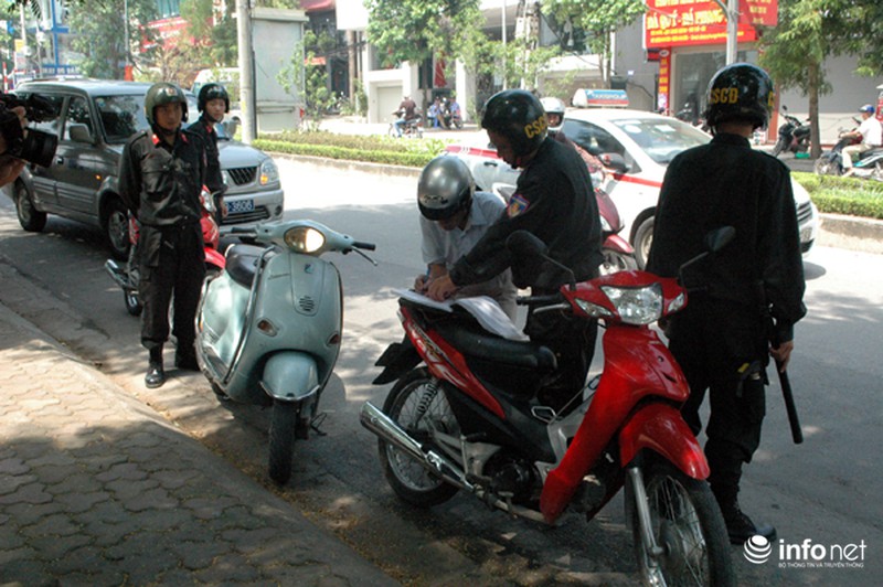 Ngày đầu CSCĐ Thủ đô xử lý vi phạm của người tham gia giao thông - ảnh 7