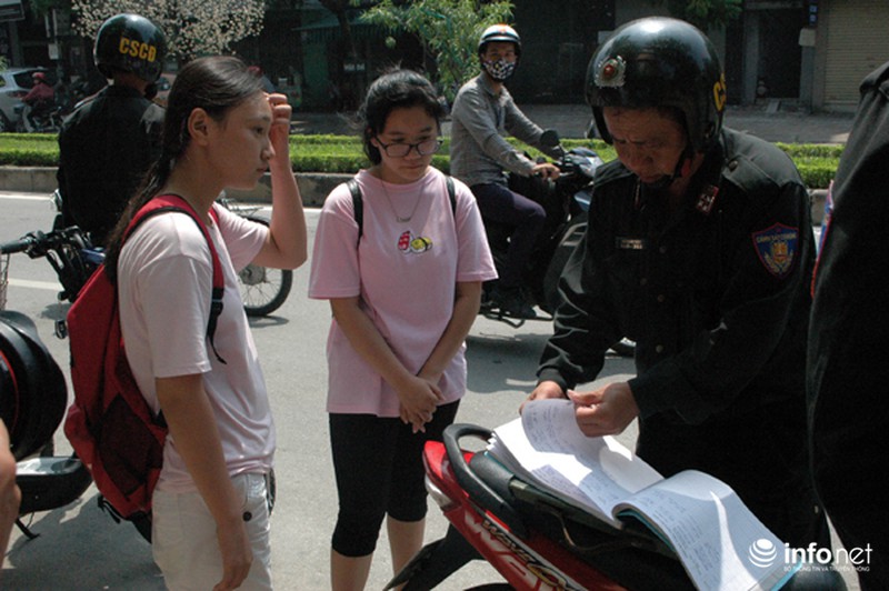 Ngày đầu CSCĐ Thủ đô xử lý vi phạm của người tham gia giao thông - ảnh 8