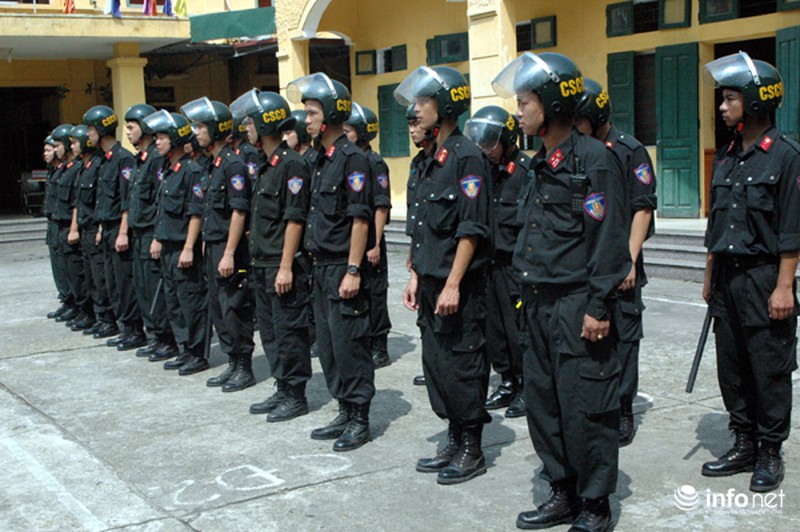 Ngày đầu CSCĐ Thủ đô xử lý vi phạm của người tham gia giao thông - ảnh 1