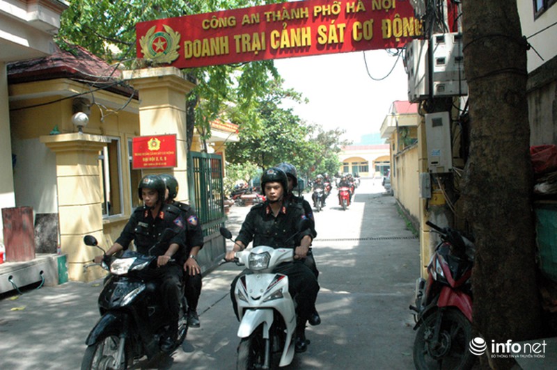 Ngày đầu CSCĐ Thủ đô xử lý vi phạm của người tham gia giao thông - ảnh 3