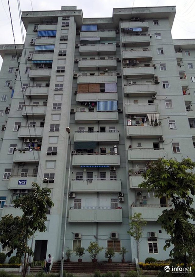 Hà Nội: Bục bể nước tầng thượng,