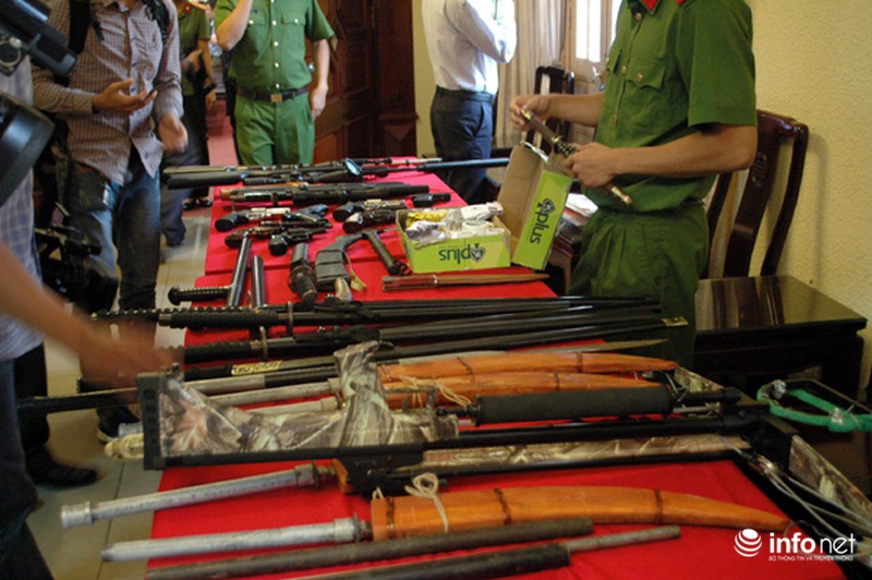 Phát hoảng với kho vũ khí của nhóm giang hồ ở Hà Nội - ảnh 3