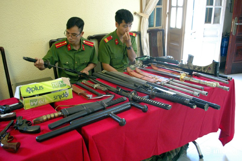 Phát hoảng với kho vũ khí của nhóm giang hồ ở Hà Nội - ảnh 9