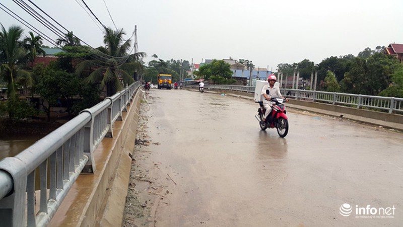 Cây cầu ở Hà Nội dính nghi vấn bê tông cốt xốp - ảnh 1