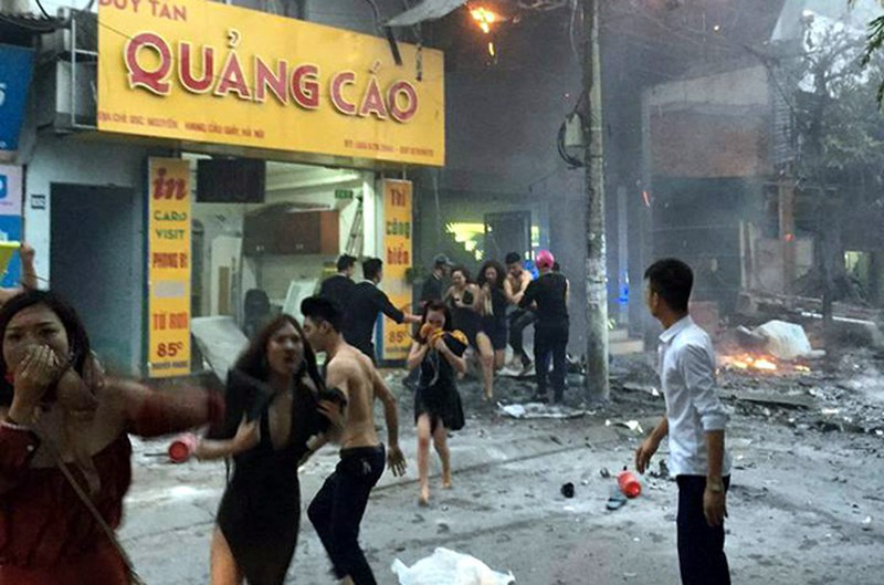 Quán karaoke 8 tầng bị cháy chưa được cấp phép, đang sửa chữa vẫn hoạt động - ảnh 2