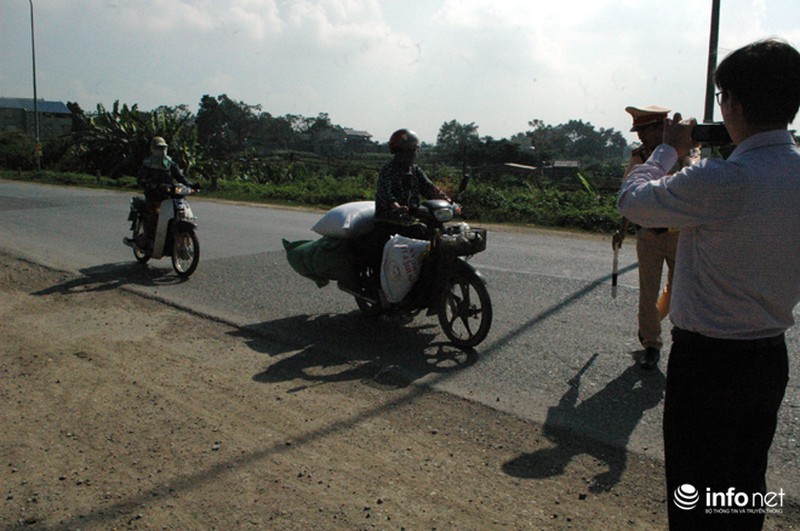 CSGT Hà Nội kiên quyết xử lý các phương tiện gây nguy hiểm trên đường - ảnh 5