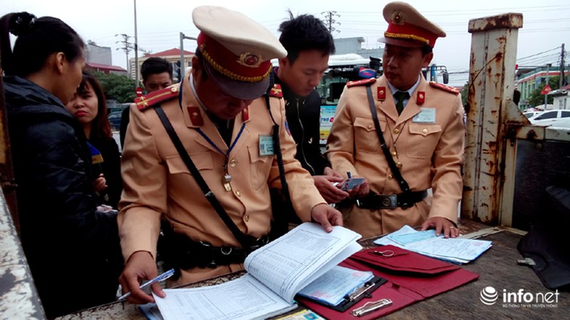 Bị phạt 4 triệu đồng vì uống rượu, dắt xe đi ngược chiều - ảnh 6