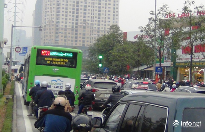 Tại sao CSGT chưa xử lý người chặn đường xe buýt nhanh BRT? - ảnh 9
