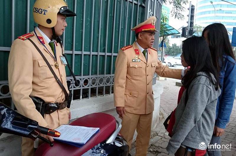 Chủ tịch Hà Nội Nguyễn Đức Chung lì xì các chiến sĩ CSGT - ảnh 9