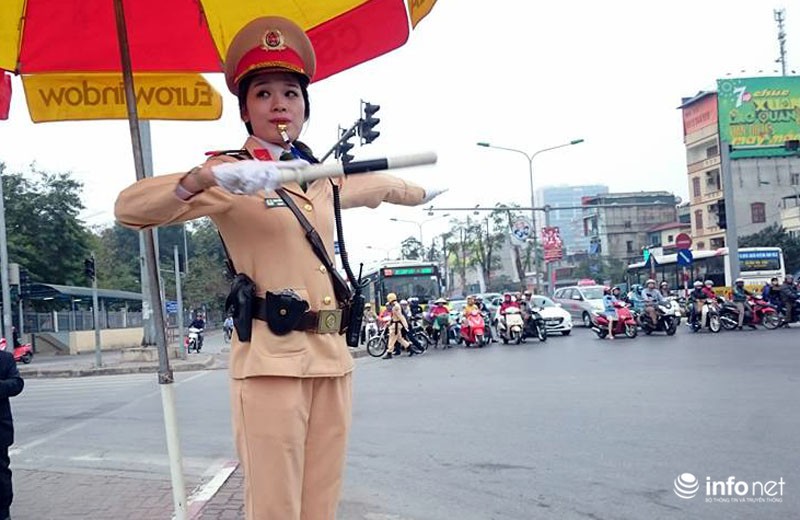 Chủ tịch Hà Nội Nguyễn Đức Chung lì xì các chiến sĩ CSGT - ảnh 10