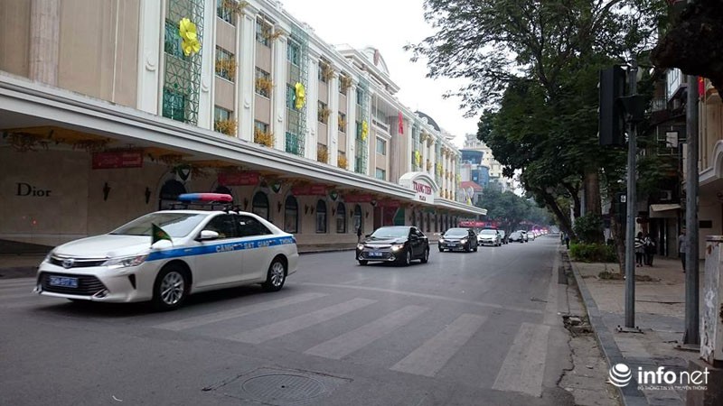 Chủ tịch Hà Nội Nguyễn Đức Chung lì xì các chiến sĩ CSGT - ảnh 2