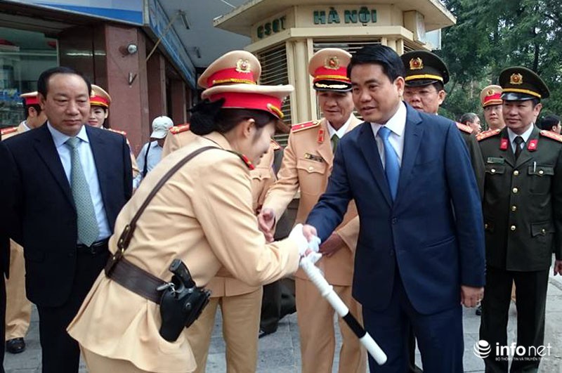 Chủ tịch Hà Nội Nguyễn Đức Chung lì xì các chiến sĩ CSGT - ảnh 7