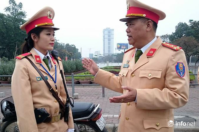 Chủ tịch Hà Nội Nguyễn Đức Chung lì xì các chiến sĩ CSGT - ảnh 3